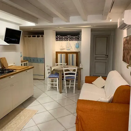 Center Historic Civico 7 * קליארי